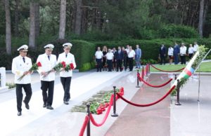 The Collective of the State Maritime and Port Agency Visited the Alley of Honor and the Alley of Martyrs on the Day of the Seafarer – PHOTO