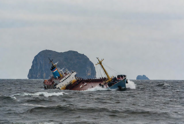 cargo_ship_capsizes_gemi_batir