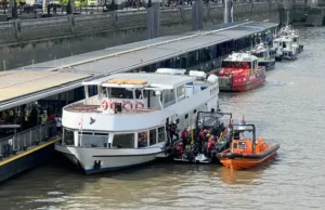 Boat crashes into bridge, injuries reported