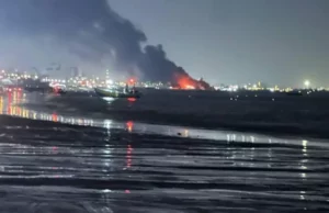 Rocket attack on a tanker recorded