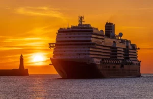 Hundreds of passengers fall ill