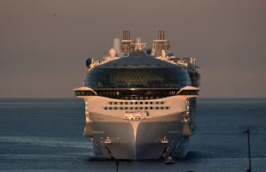 Infection threat in cruise tourism